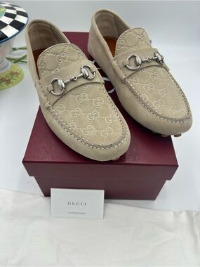 Men's Gucci suede oatmeal GG embossed driver loafers size 8 fits nine US